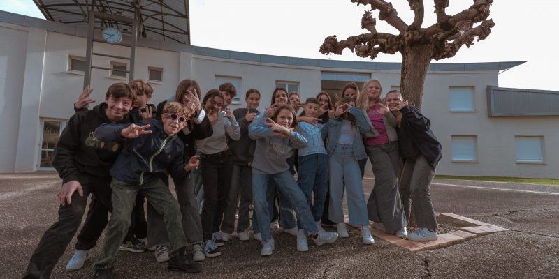 Les collégiens et lycéens du lycée l'oustal